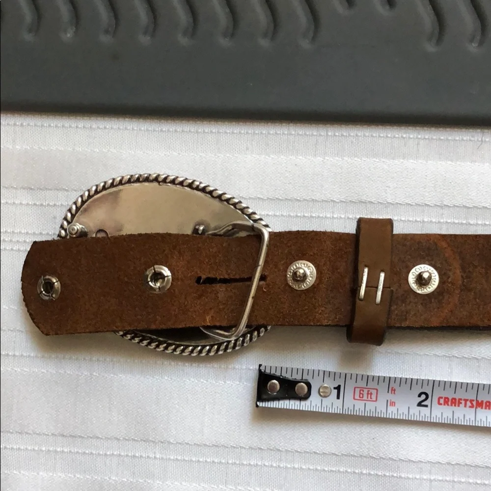 Women’s Justin Leather western style belt Sz 28 Brown Leather with heart buckle - Picture 15 of 16